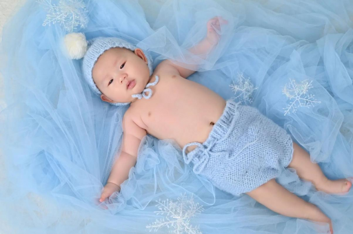 伊犁宝宝流黄鼻涕打喷嚏